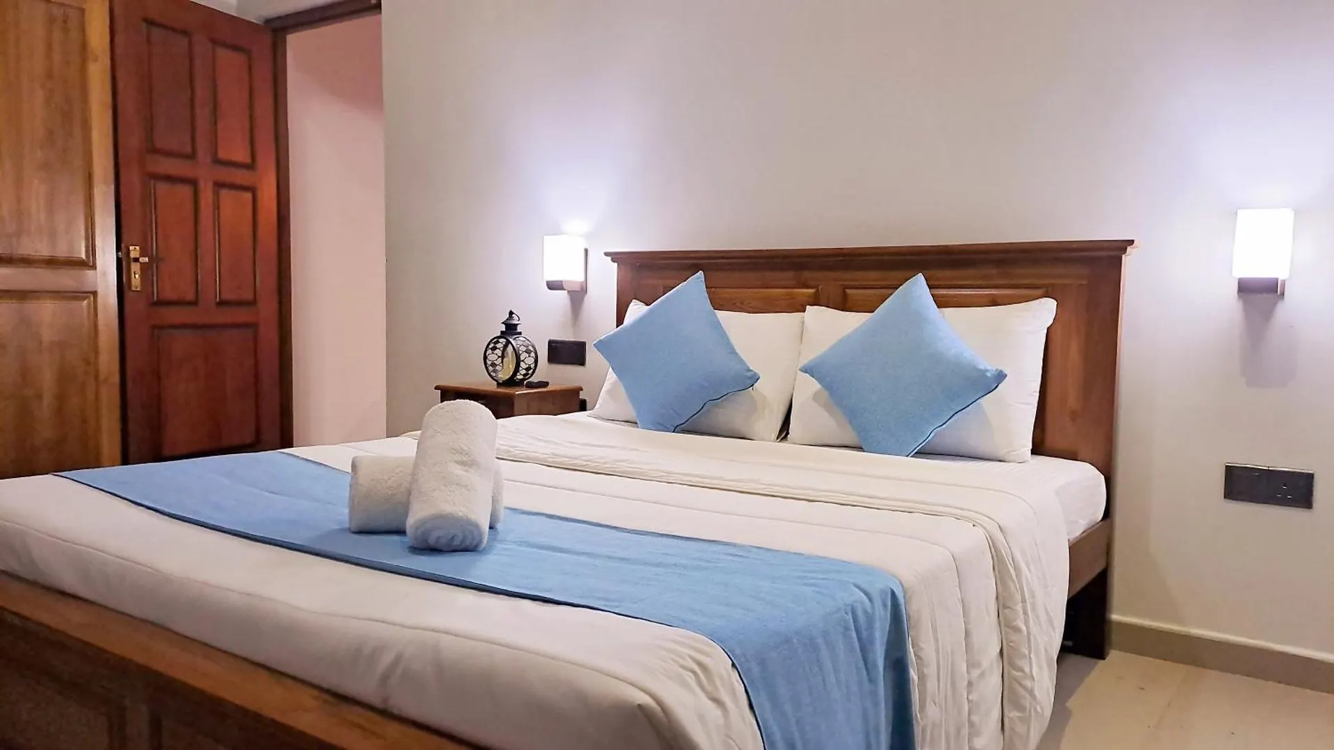 Golden Shower Inn Kandy Hotel