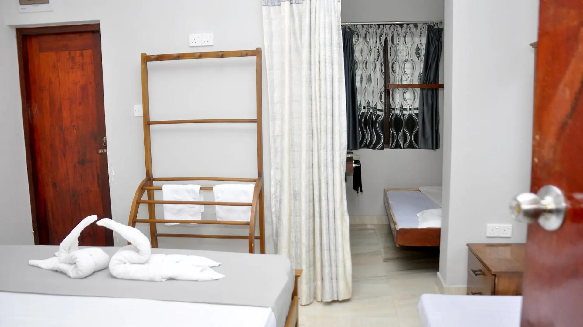Golden Shower Inn Kandy 0*,